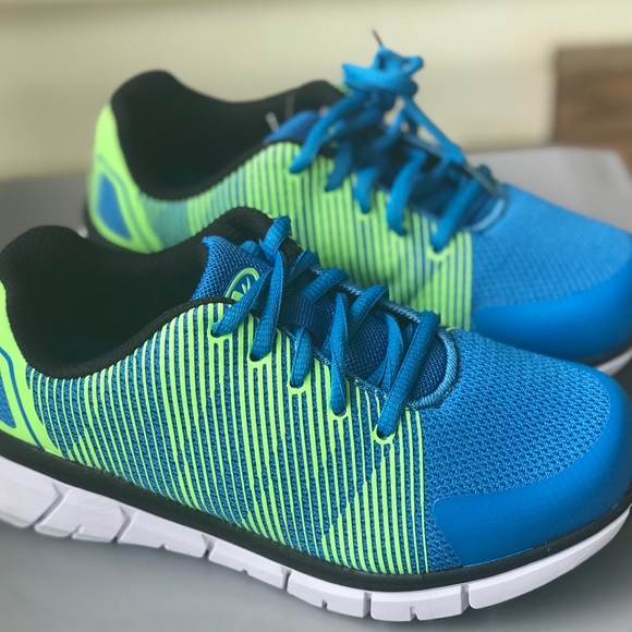 Athletic Works Lightweight Boys Athletics Shoe New - Picture 2 of 8